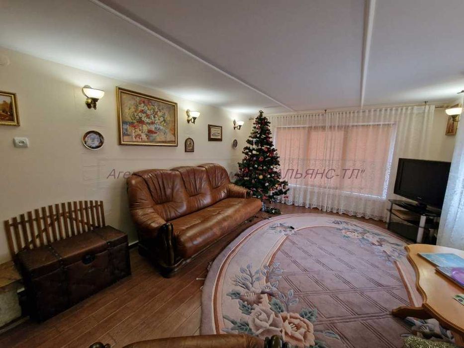 Будинок поряд з Ужгородом