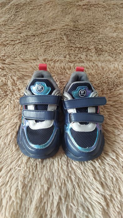 Продам дитячі кросівки -24 р.