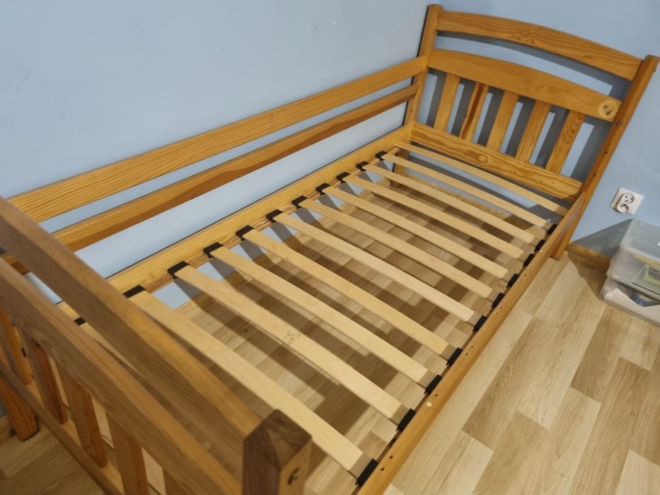 Łóżko / łóżka drewniane z materacami lu bez..