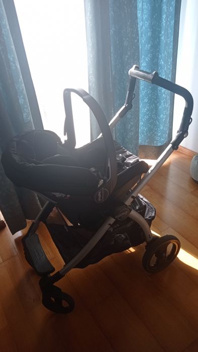 Trio Peg-Perego com cadeira alcofa, ovinho e suporte para carro