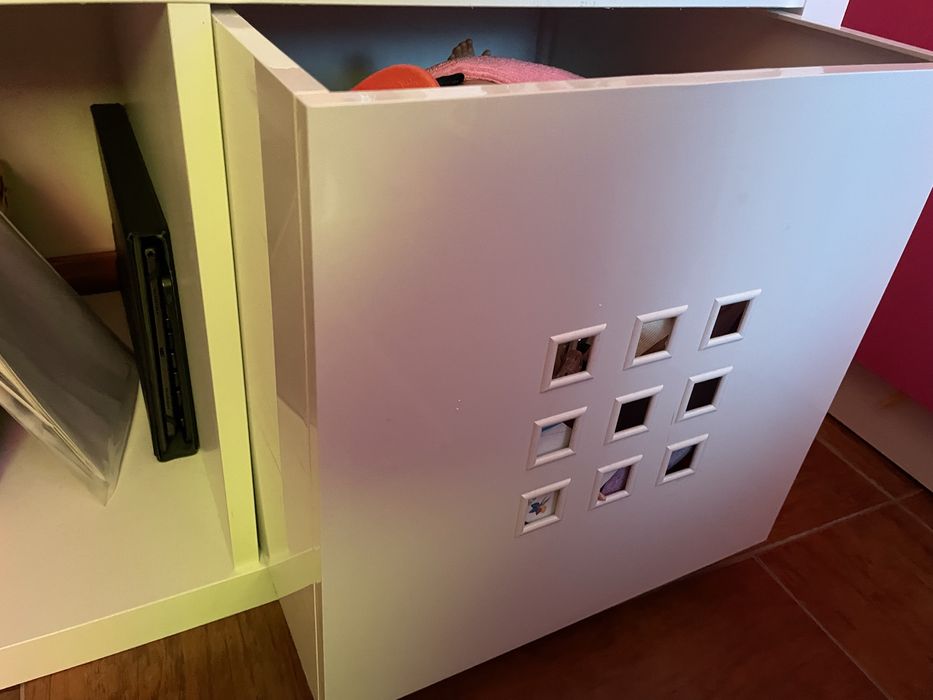 Secretária,cadeira e estante de criança