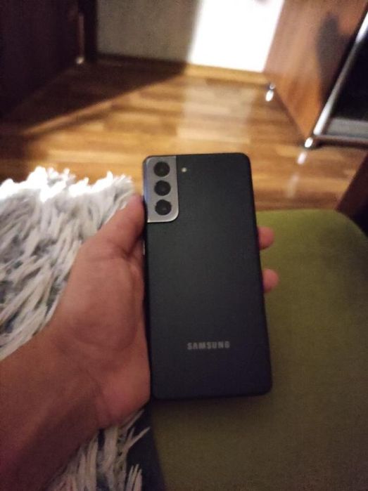 S21 5g 8/128 обмен на какой то не обычный телефон например флип фолд или что то такое