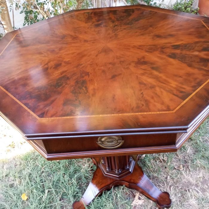 Mesa de jogo octogonal