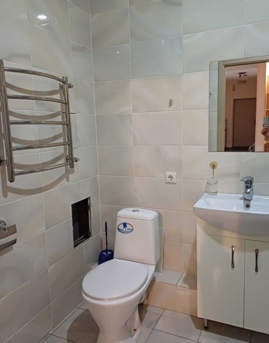 Тепло/під офіс/ салон  студію.  Вул. А.Ахматовой,Драгоманова Позняки