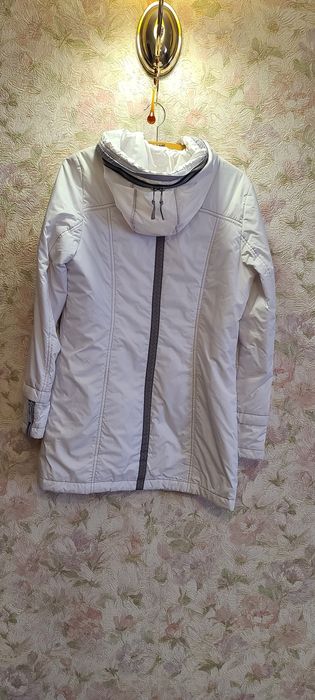 Продам плащь белый