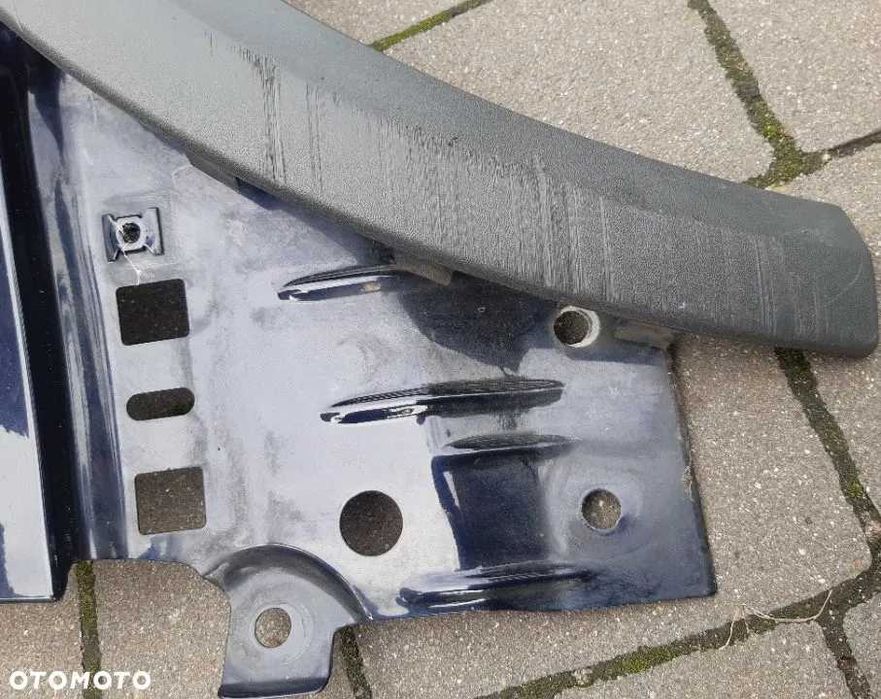 Volvo XC90 XC 90 błotnik lewy przód przedni z listwą granatowy