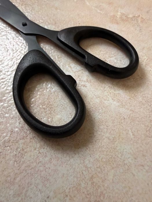 Nożyczki  metalowe  czarne