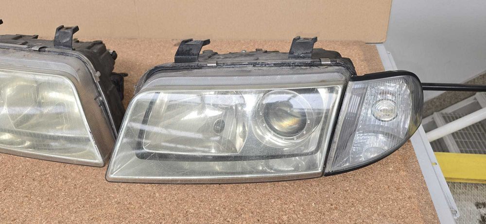 Óticas Audi A4/S4 B5 Xenon Originais (Par Completo)