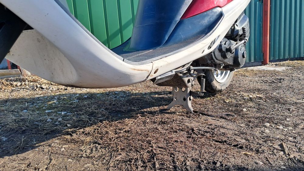 Продам скутер 2т хонда такт 24аф