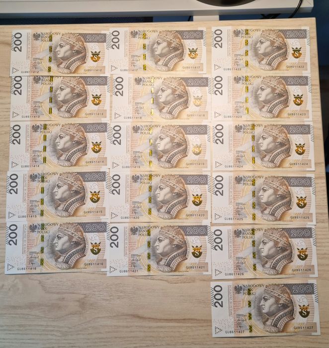 Kolekcja 200 złotowych banknotów numerami seryjnymi po kolei