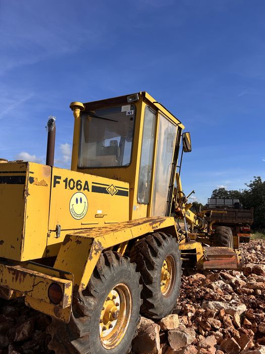 Motoniveladora O&K F106A