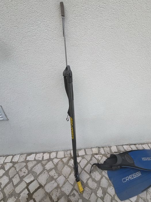 Espingarda de caça submarina + barbaranas Cressi