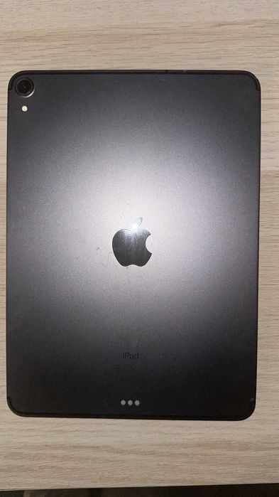 iPad Pro 11” 2018 256GB – Funciona 100% (ecrã partido)