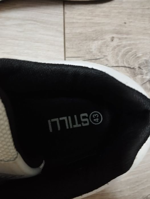 Кросівки чоловічі