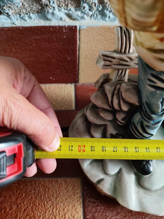 Figura antiga em barro