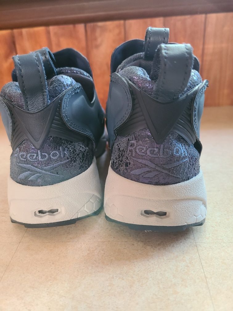 Reebok insta pump sale fury moon landing