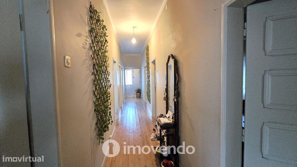Prédio urbano, com três T4 e garagem, em Asseiceira, Tomar