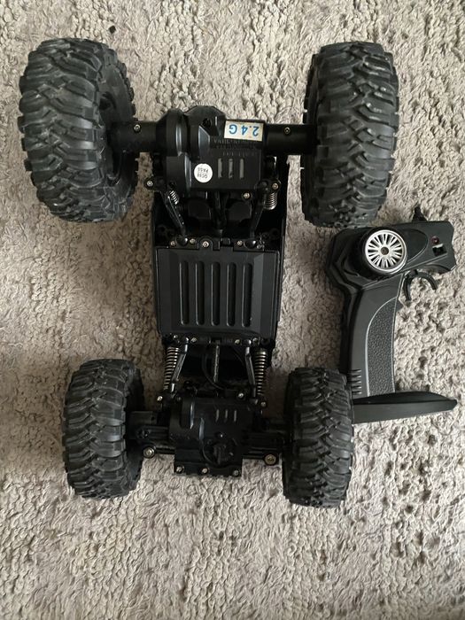 Машинка на радіокеруванні велика
