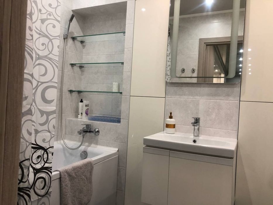 Здам 3-кімнатну квартиру подобово. Можно з дитиною. Центр міста.Люкс!