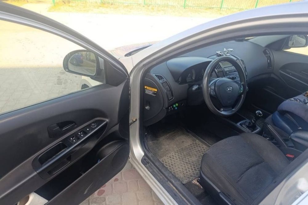 Kia cee'd 2,0crdi 2007r 1 gen do poprawek
