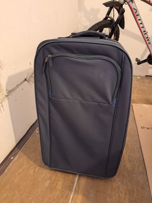 Walizka ciemnogranatowa