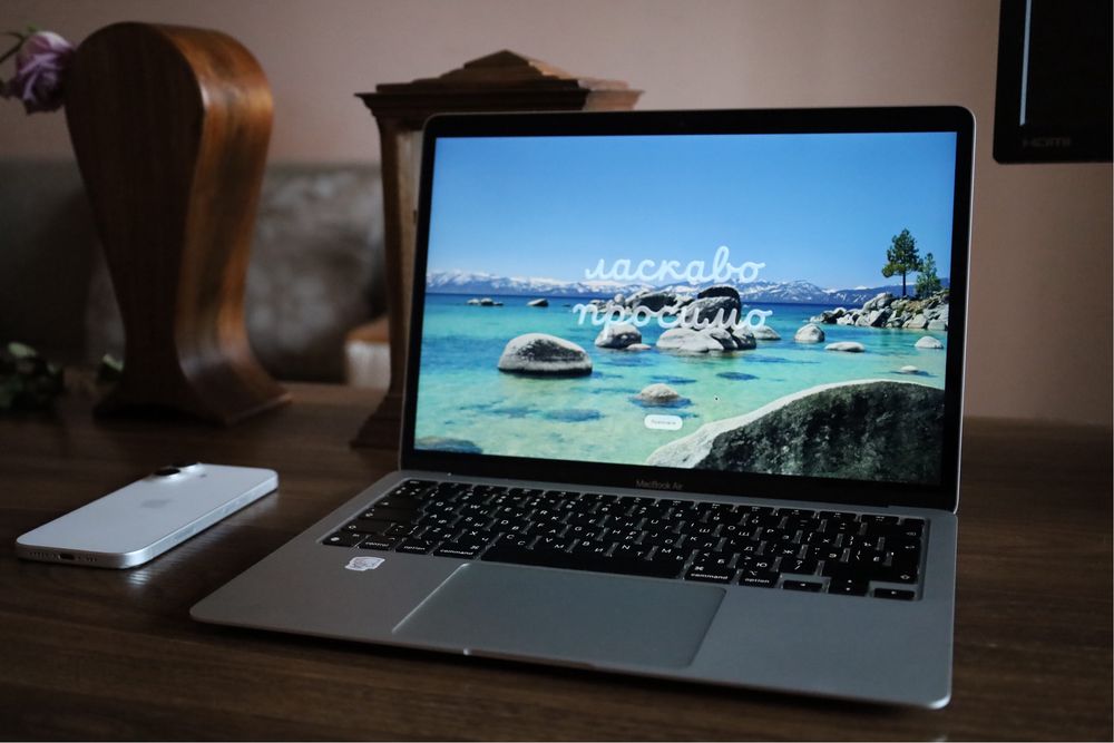 MacBook Air M1 / 8 GB RAM / 256 GB SSD / Space Gray