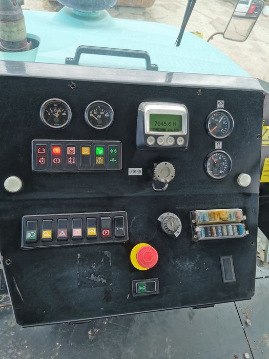Walec drogowy guma  Ammann AP240