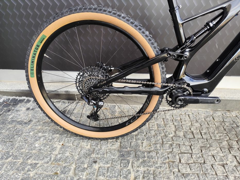 Bicicleta specialized turbo levo SL