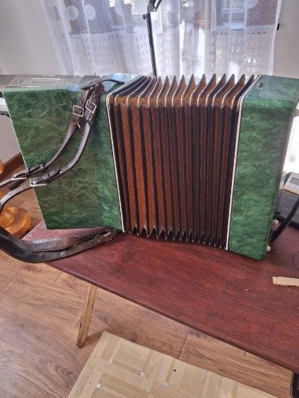 Ruski akordeon 80 basów