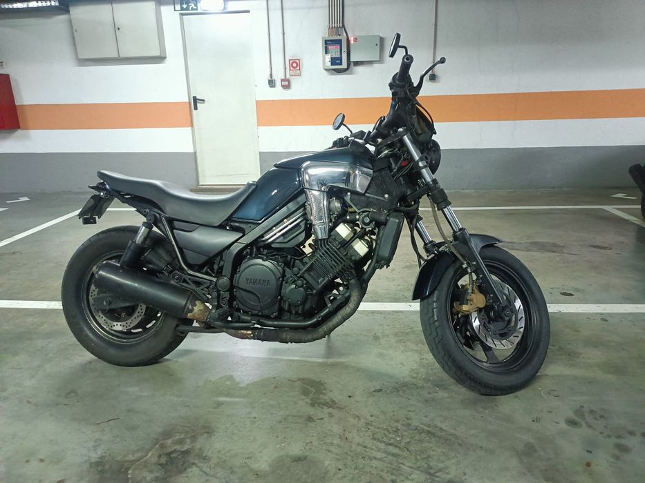 Yamanha FZX 750.