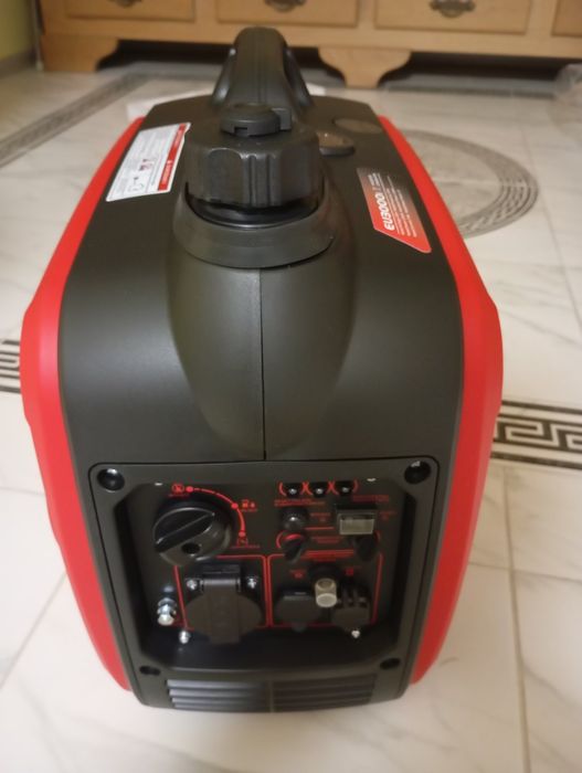 Продаю инверторный генератор Нonda 3000 i.