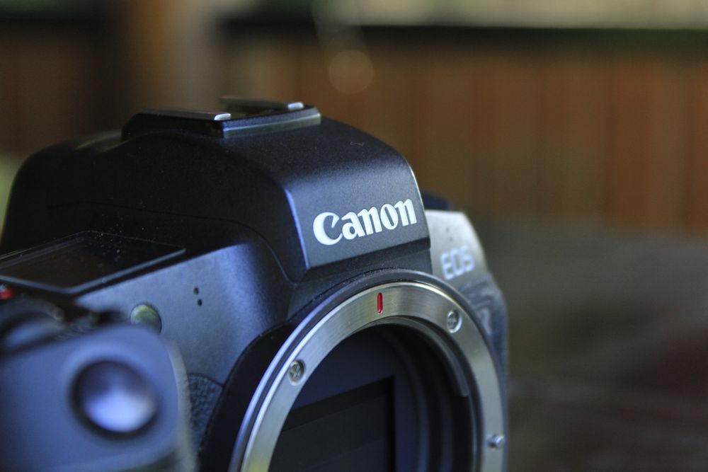 Продам Canon eos R