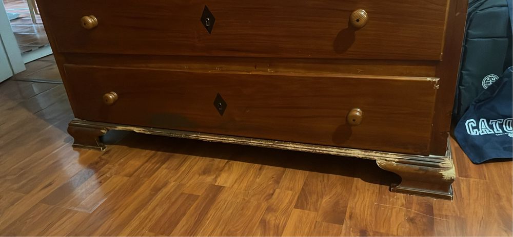 Cómoda da madeira para restaurar