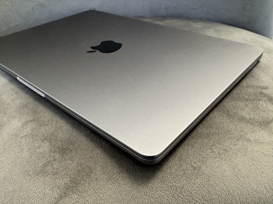 Macbook air m2 8 512 gb.