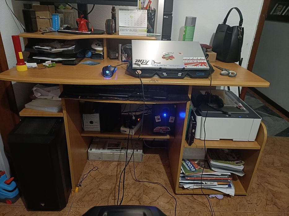 Secretária para PC ou estudo mais cadeira
