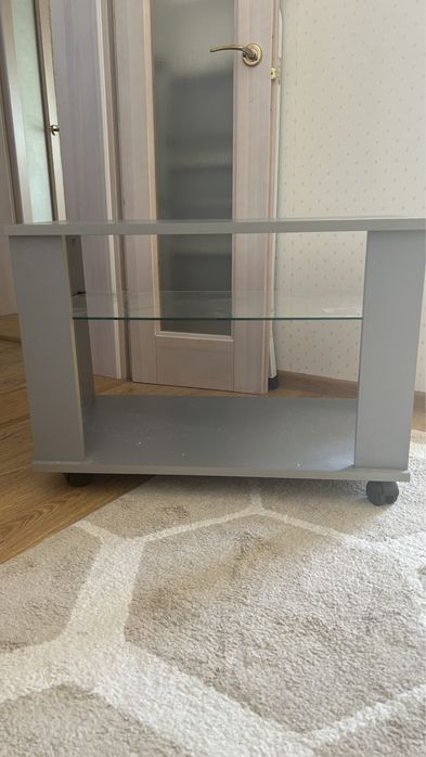 Полка под телевизор на колесах