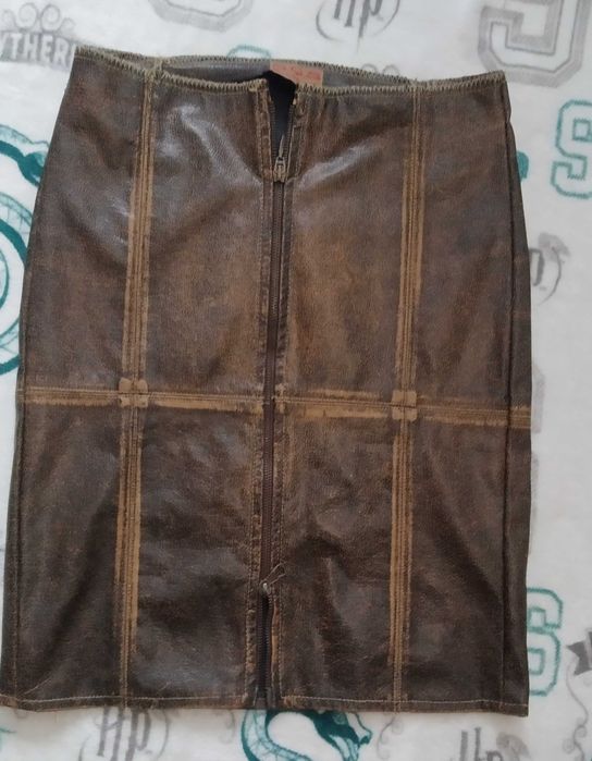 Жіноча спідниця під шкіру