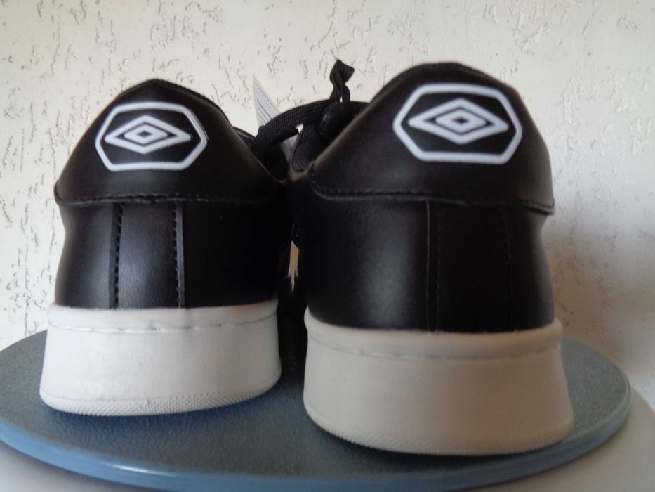 UMBRO  męskie  outdoorowe 43/28cm