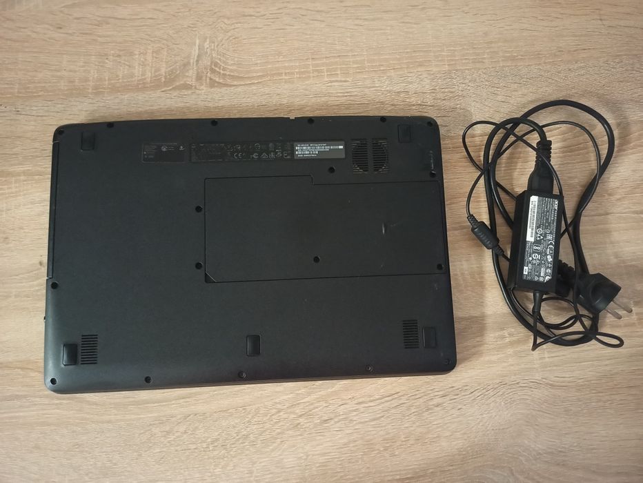 Laptop Acer Aspire ES1-533 + Ładowarka