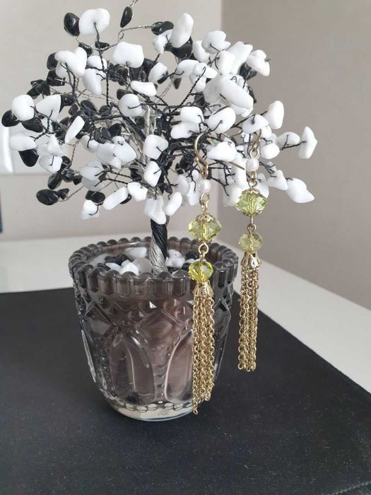 Сережки с зелеными бусинами