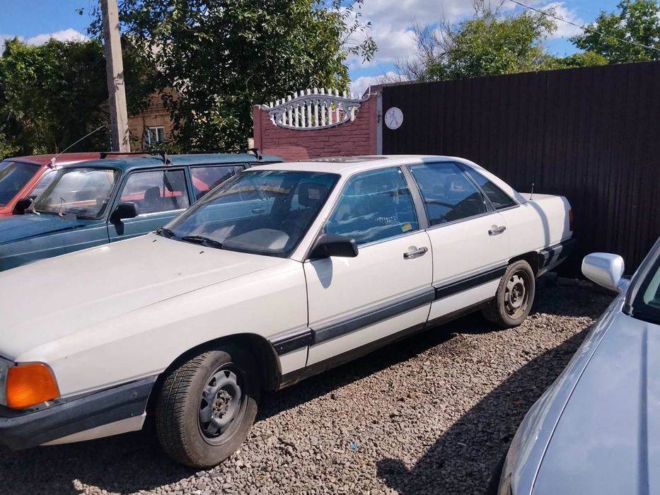 Продам АУДІ 100 1984 рік 2.2 бензин