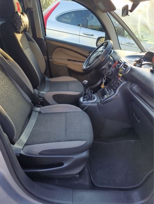 Продаж економного авто