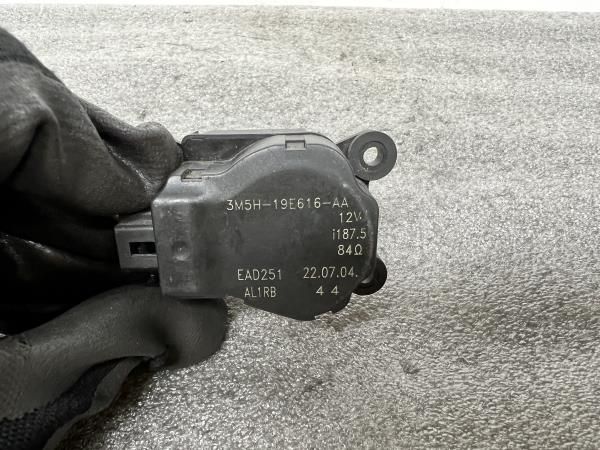 Motor da comporta da sofagem FORD Focus C-Max (DM2)