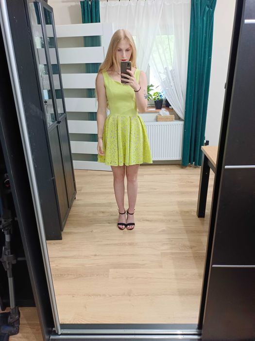 Neonowa żółta, gąsiątkowa rozkloszowana sukienka Roco - rozmiar 34