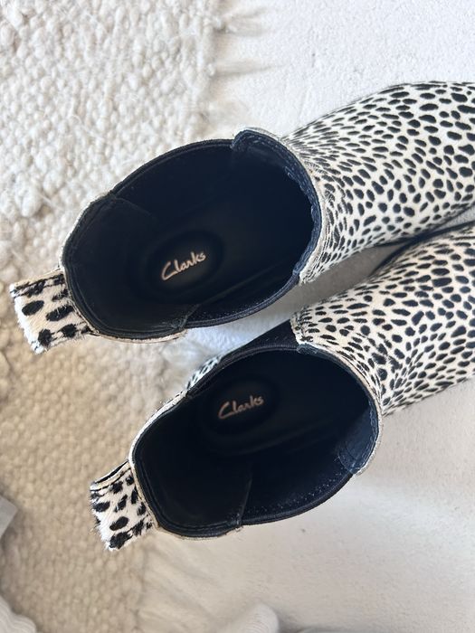 Продам чоботи Clarks