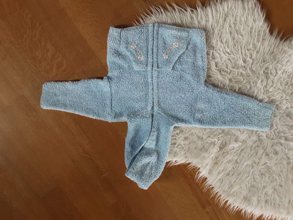 Rozsuwany sweterek z kapturem