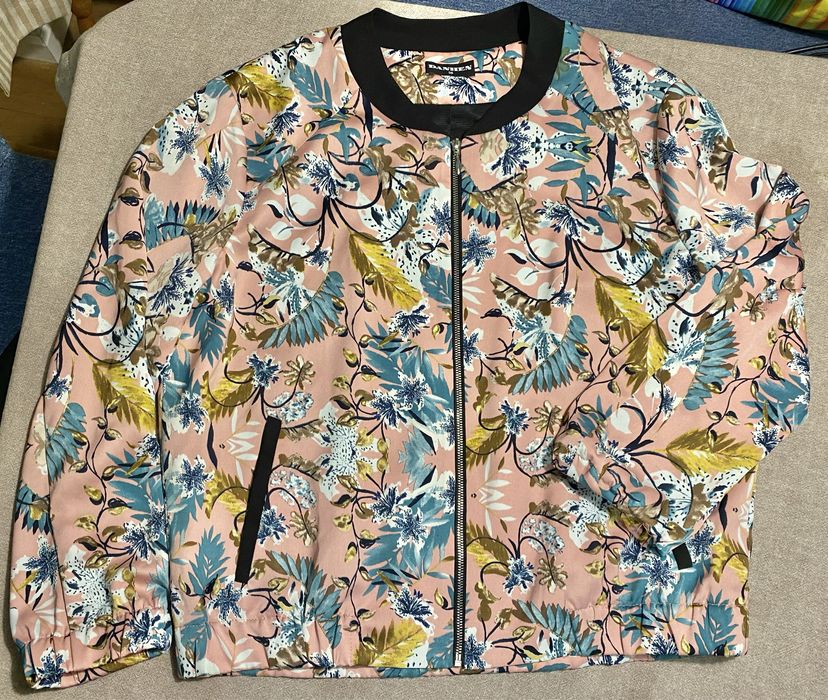 Danhen elegancka bluza na zamek pudrowy róż w liście kwiaty S 36