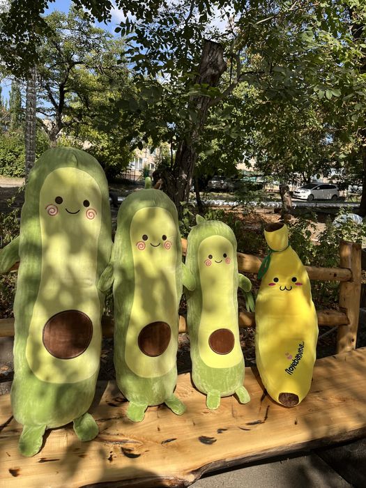 Авокадо , банан , морквинка , іграшки обнімашки , кіт батон