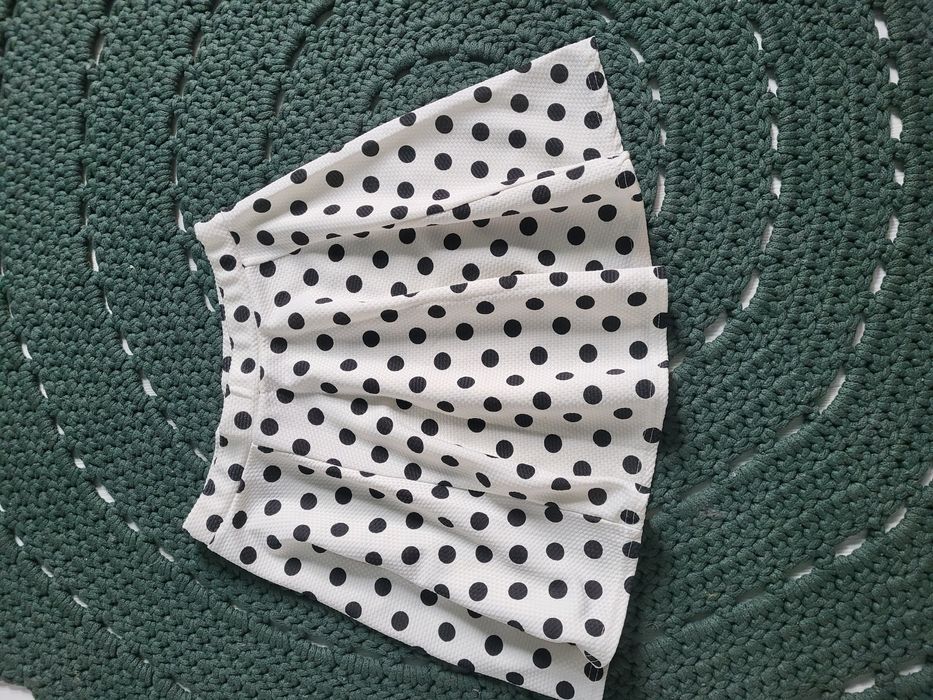 Spódniczka biała w czarne  grochy