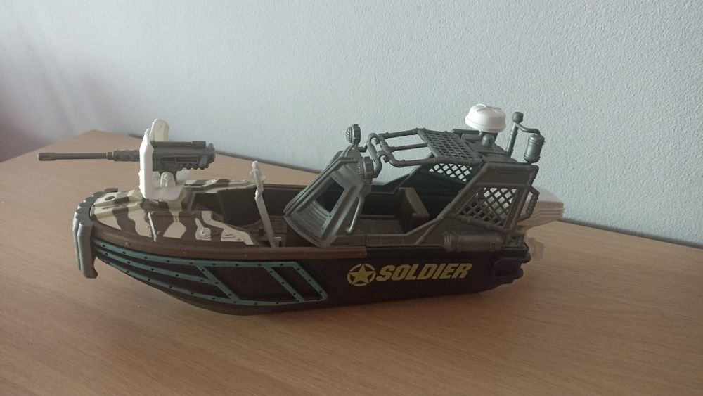 Navio de guerra+ bote e mergulhador